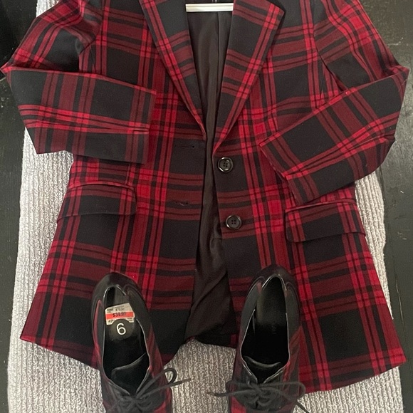 Brand new condition red plaid Le Chateau 3/4 sleeve blazer and matching shoes - Picture 11 of 11